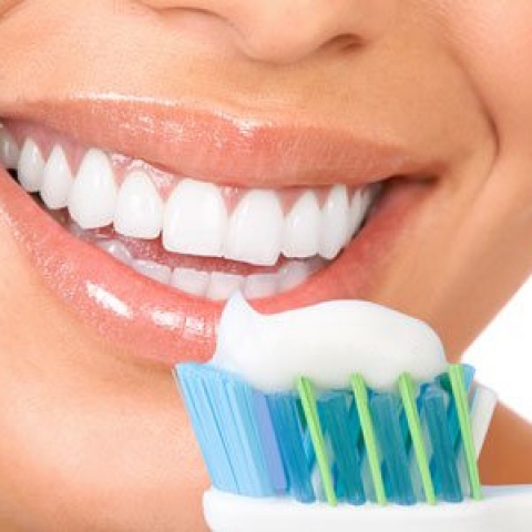 Qual a função da pasta dental?